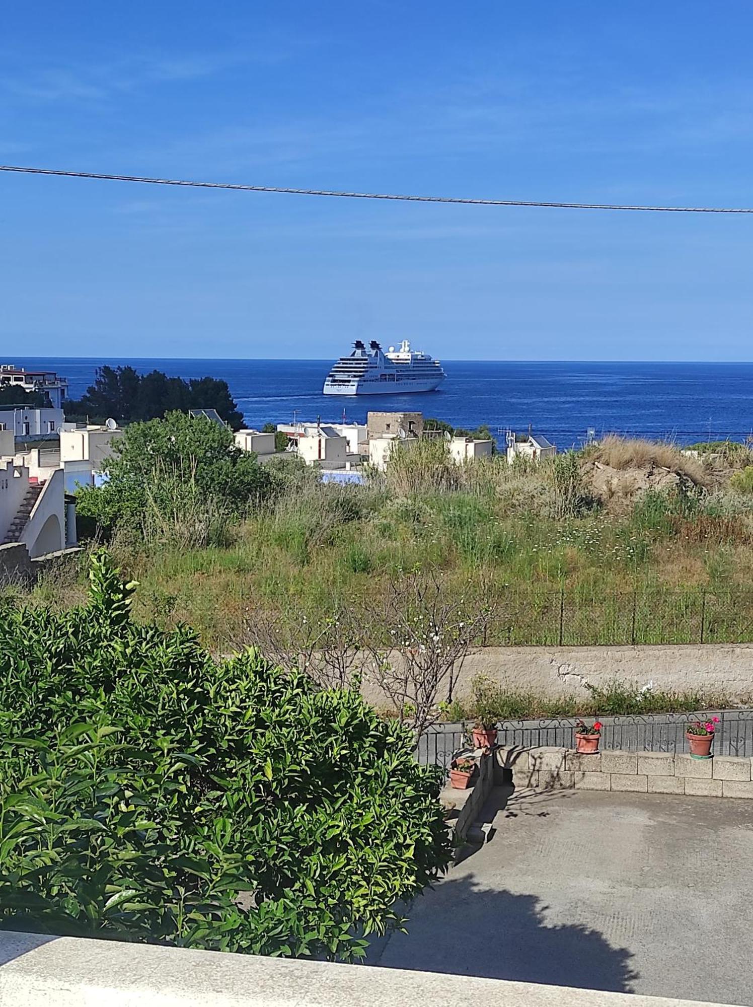 Holiday Home Mennulita Lipari  Bagian luar foto